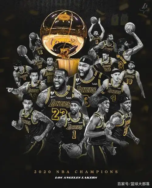 瓦妮莎还晒出了湖人队的冠军海报,这一张海报特别有意义,湖人全队穿着