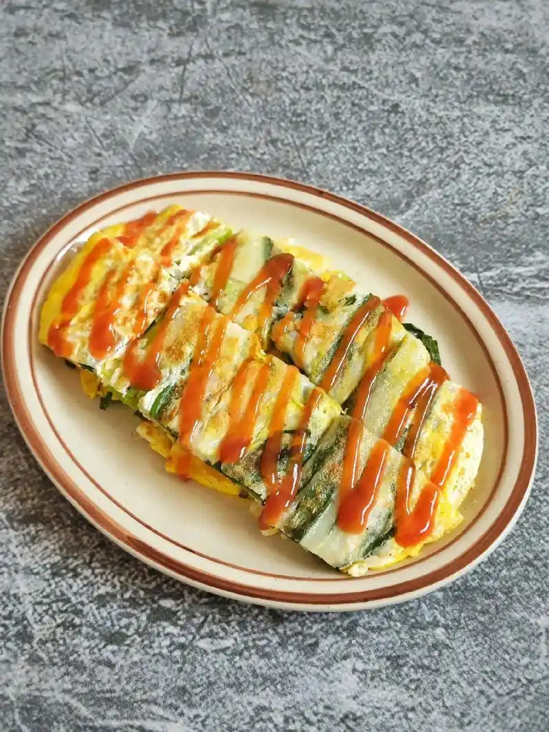 小葱煎饼.这个小葱呢,我要说一下,北方买不到南方那种小葱,所 - 抖音