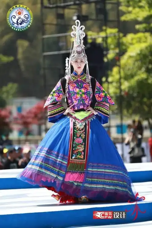 专访| 畲族服饰展演最具匠新传承设计师-黄金美