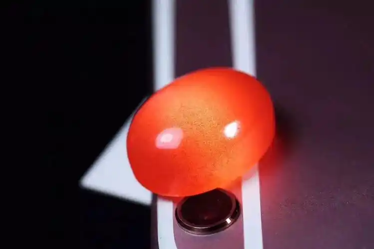 美鉴丨朱砂一点分外红._南红