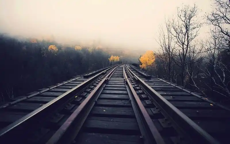 非主流唯美悲伤铁路风景桌面