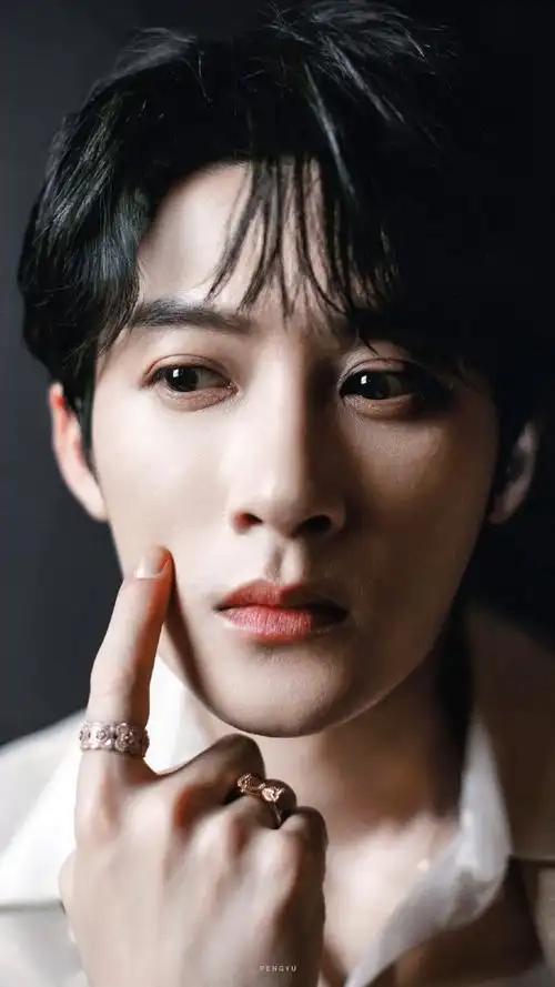 明星龙年春晚出发图##檀健次 这一趴过长了