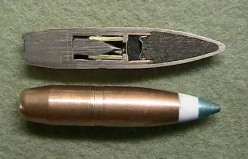 穿甲弹俗称坦克的克星!它的真实威力有多大?钢板就跟纸糊的一样_战场