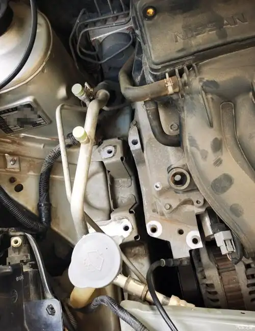 自己更换发动机机脚胶右侧