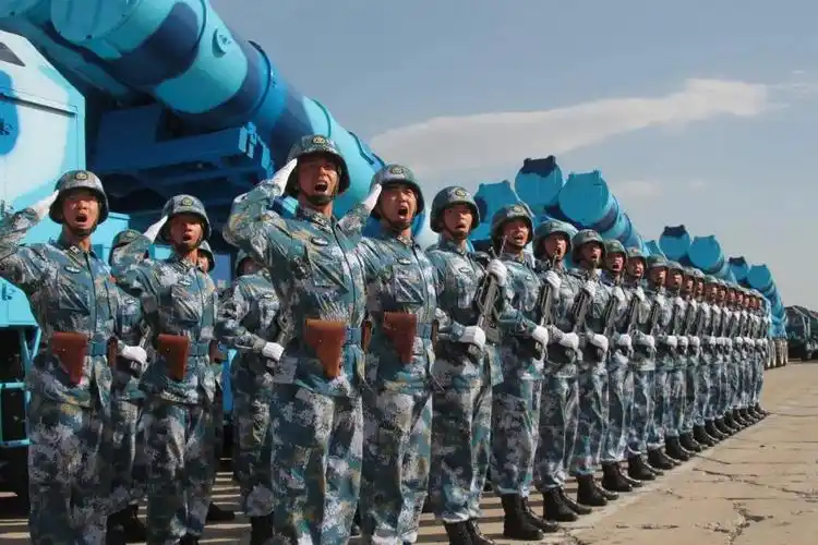 作为海军唯一一支在所有考核中都被评为优秀的装备分队该团被阅兵联合