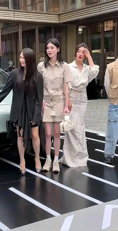 奚梦瑶和伊能静同框,奚梦瑶二胎复出宛如少女,55岁伊能静大长腿_状态