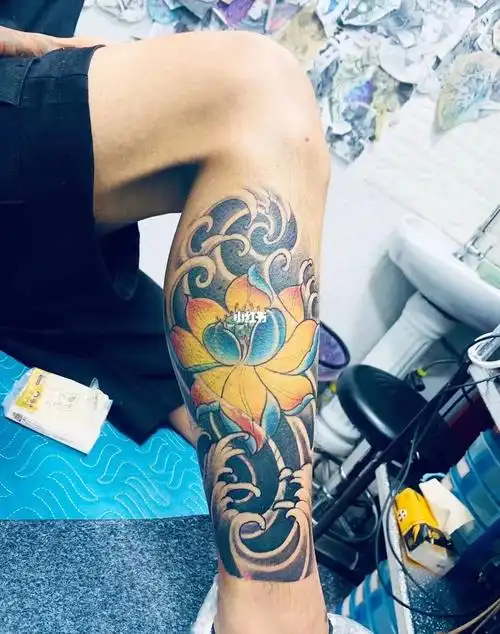荷花纹身  #小腿纹身  #包小腿纹身