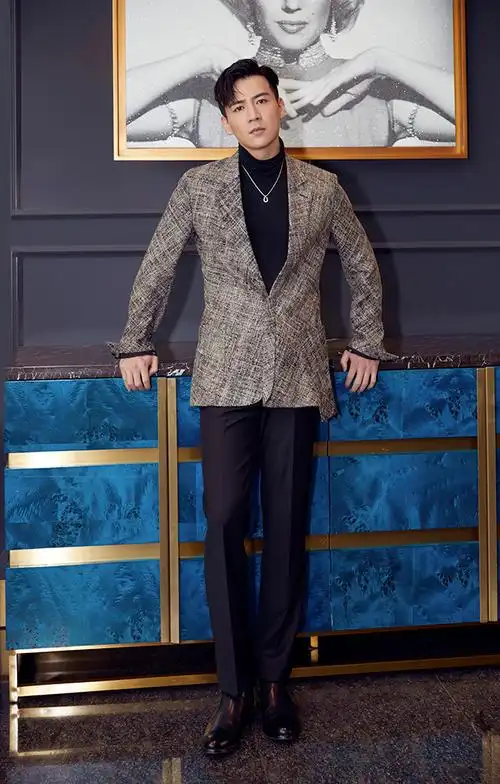 魏千翔亮相《只为遇见你》发布会 格调别致尽显绅士风度