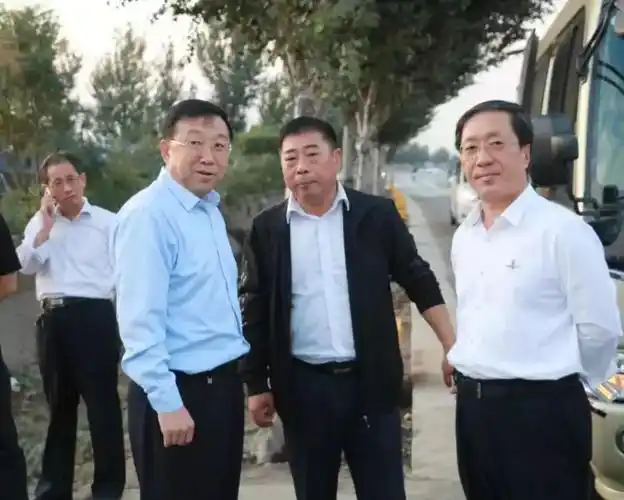 9月25日下午,区委副书记,区长张宝才带队深入银城铺镇,丰润镇,泉河头