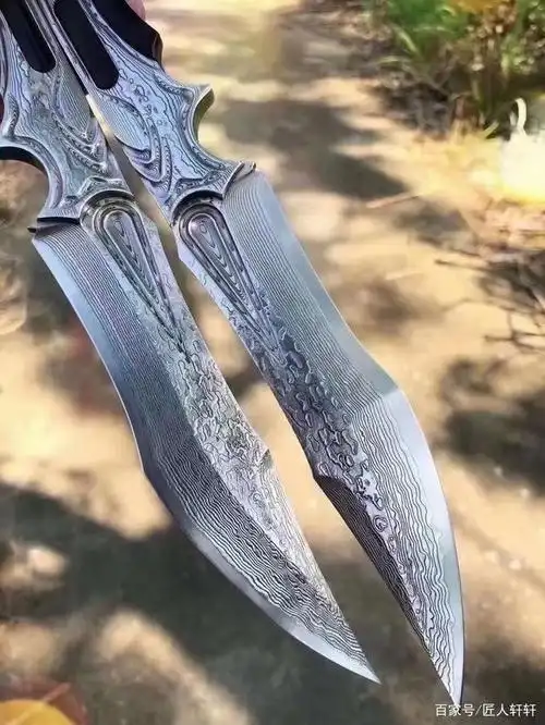 寒冰般的刀锋利口,女神级的灵魂外形设计,表面腾云华丽纹理把覆遍整刀
