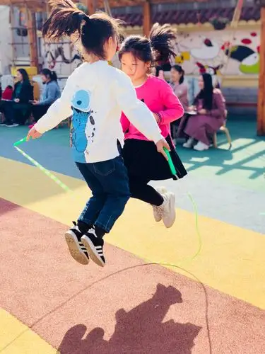 "绳彩飞扬,跃动精彩"——淄博龙凤幼儿园大班幼儿跳绳比赛 - 美篇