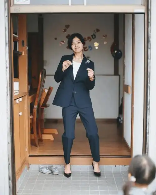 偷拍老婆6年日本男子晒出1000张照示爱全网你好丑但我很喜欢