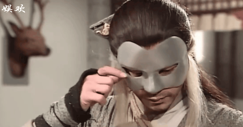 6版杨过摘面具,谁更丝滑顺畅?当他摘掉时,弹幕:还是戴上吧