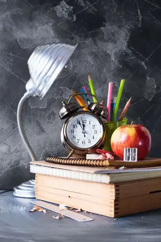 文具和台灯图片