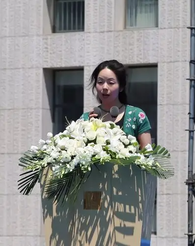 胡西丹校长在致辞中向所有即将告别母校的毕业生们表示最热烈的祝贺