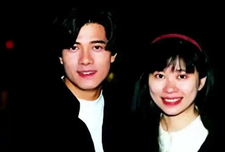 香港乐坛才女,为捧红郭富城放弃移民,痴情30年,如今63岁仍未婚_梁美薇