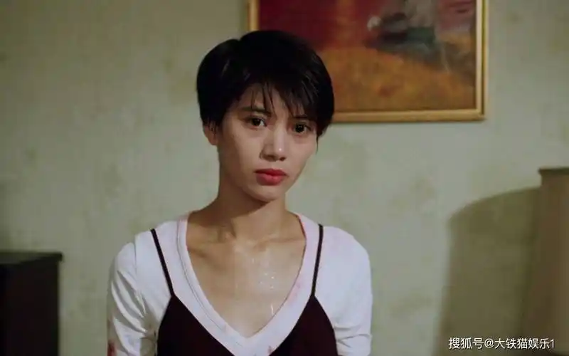 原创别看袁咏仪现在年纪大了让了内地网红20多岁依旧甩她们几条街