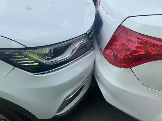 石嘴山男子疲劳驾驶引发三车事故