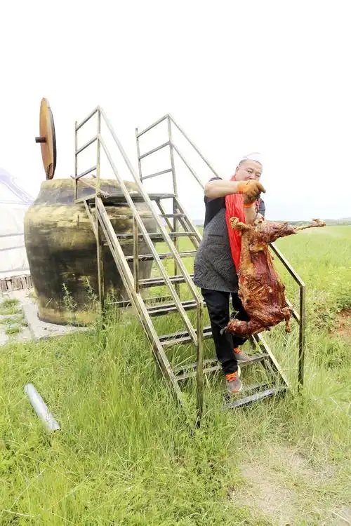 草原美食至尊——烤全羊(首斯)——记哈日朝鲁湿地旅游度假村制作烤全