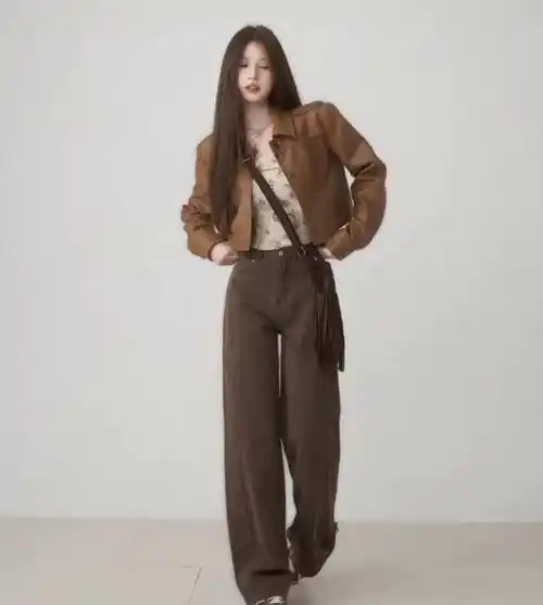 秋天穿"咖啡色衣服"的女人看起来非常美丽,优雅,有品味!