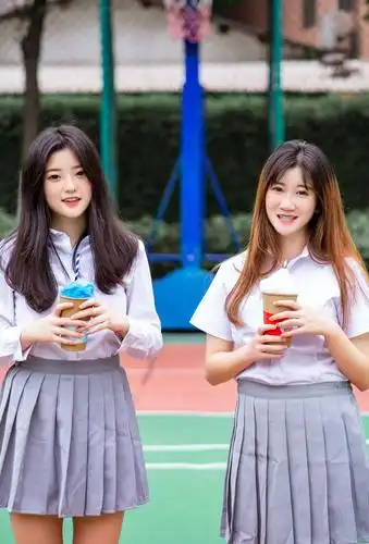 闺蜜2.校园的我俩.毕业后的我俩