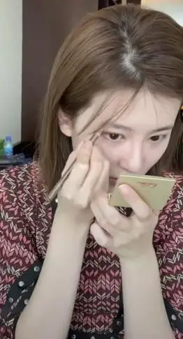 乔欣直播手把手教你放大双眼,你还注意乔欣有了哪些变美的小招数