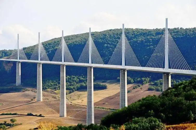 世界上最高的桥是米约大桥