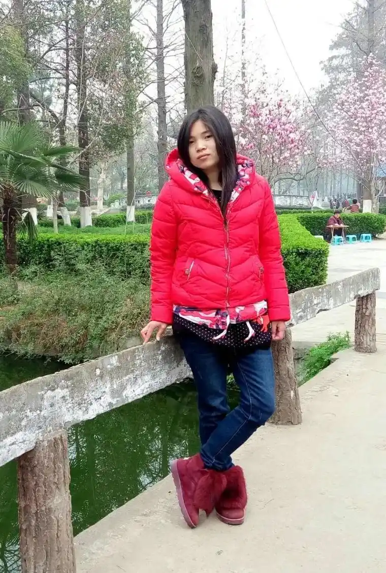 年底了村里外边打工的女孩子基本都回村了,照片中就是相亲对象.