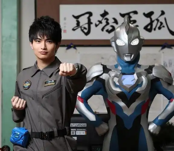 但是当遥辉和泽塔奥特曼合体之后,他们两个就心连心一起成长,在实力上