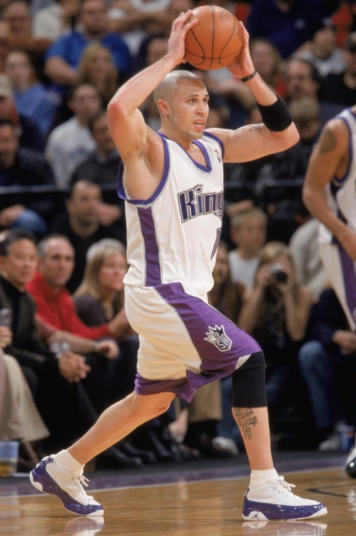 球迷都称他为白魔鬼毕比关键时刻拥有杀手般的投篮