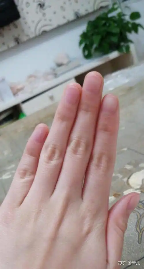 你见过的最好看的女孩子的手什么样子?