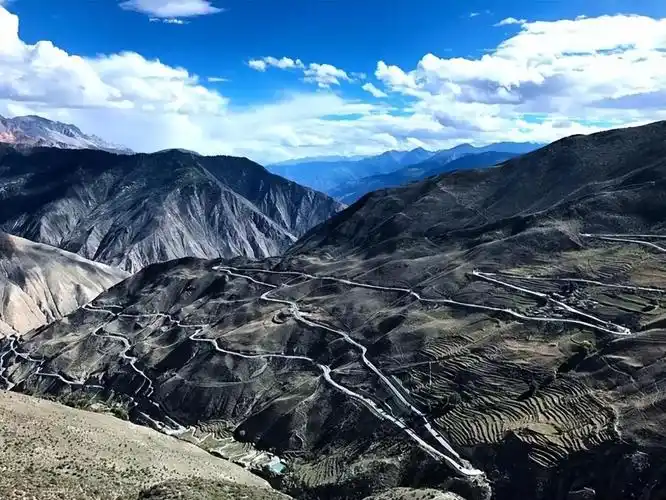 川藏公路的修建