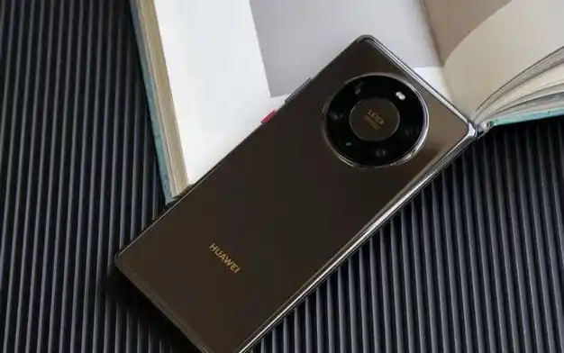 首先来看两台手机的发布时间,华为mate40系列是2020年10月份推出的,而