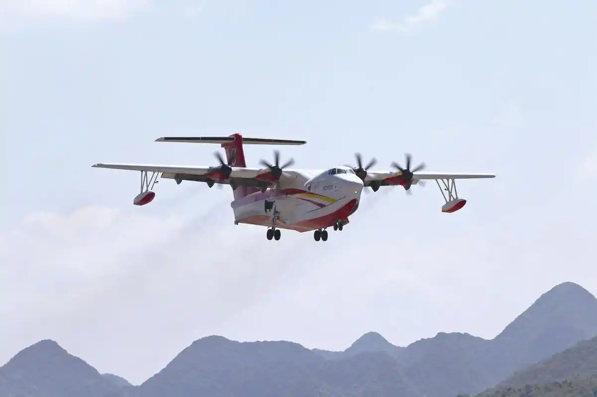 「市州党报关注」国产大型水陆两栖飞机"鲲龙"ag600m六盘水月照机场开