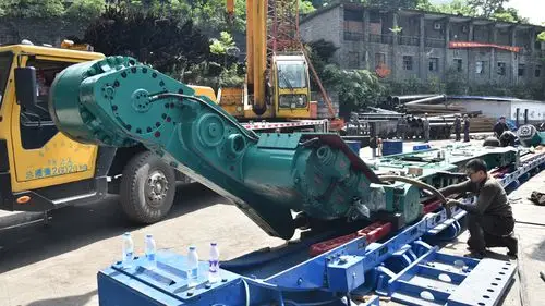 渝新松藻煤矿引进强力电牵引采煤机破解人工消矸难题