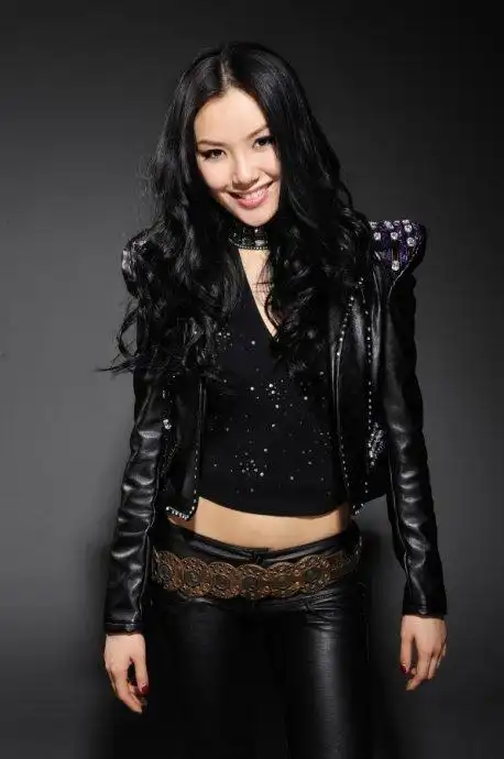 p data-id="gnx7h5y2i3">倪珈,本名罗丹笛