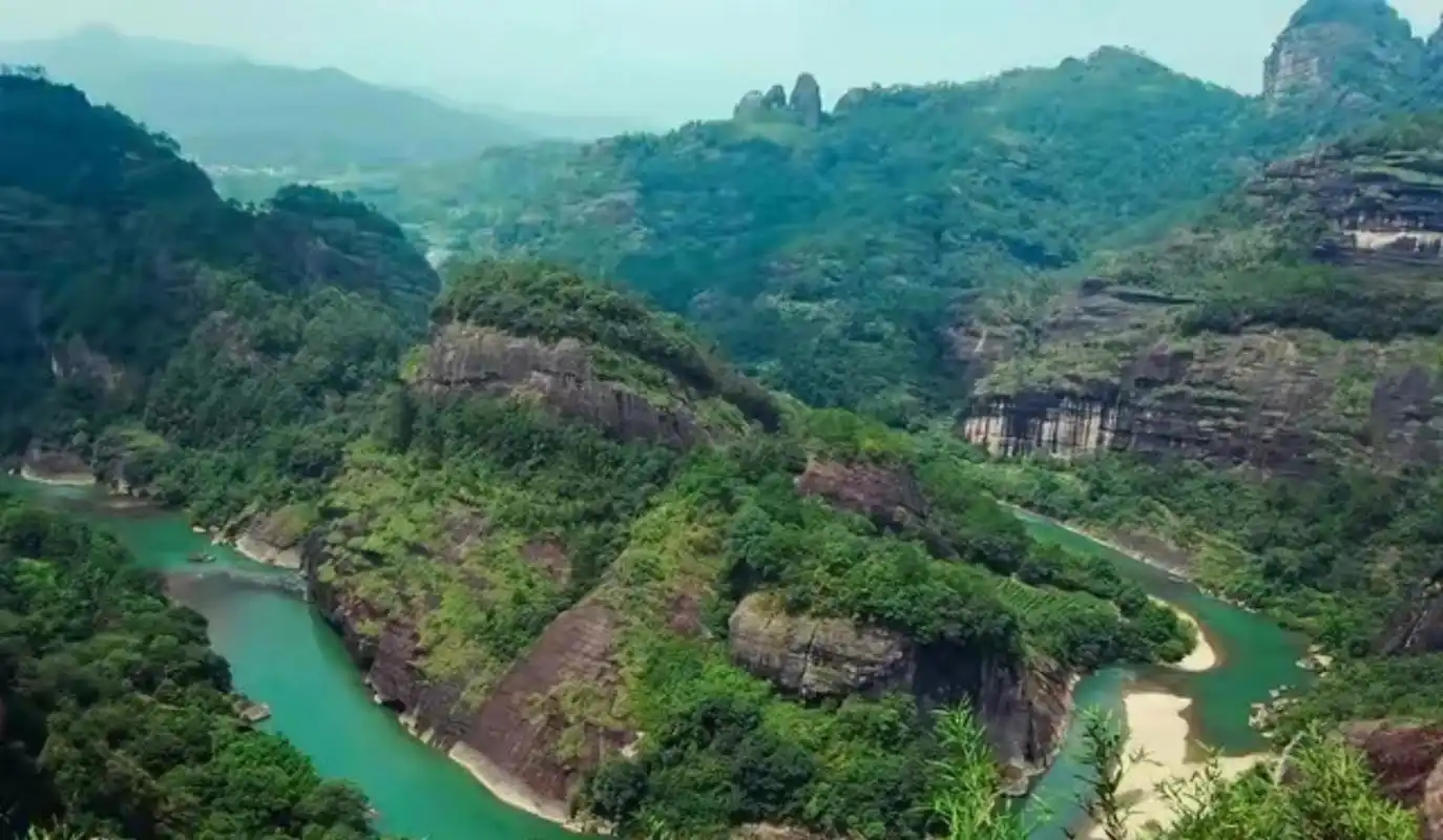 美丽的9个地方 1,武夷山:  作为世界自然与文化双遗产,国家5a级风景区