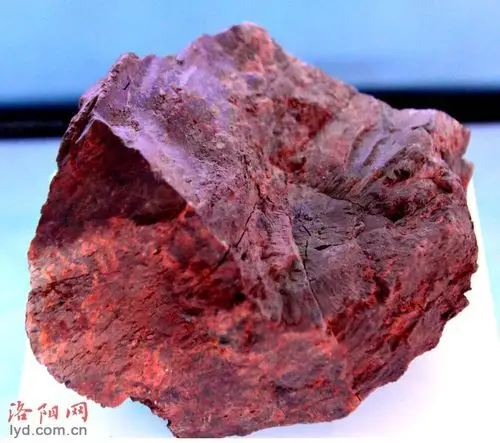 新安县的紫砂矿石