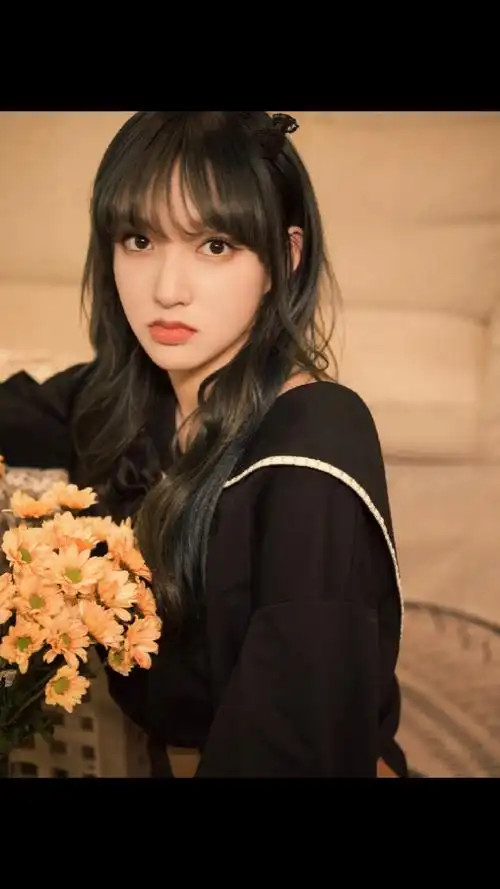 甜美少女程潇程潇黑衣甜美少女感写真图片