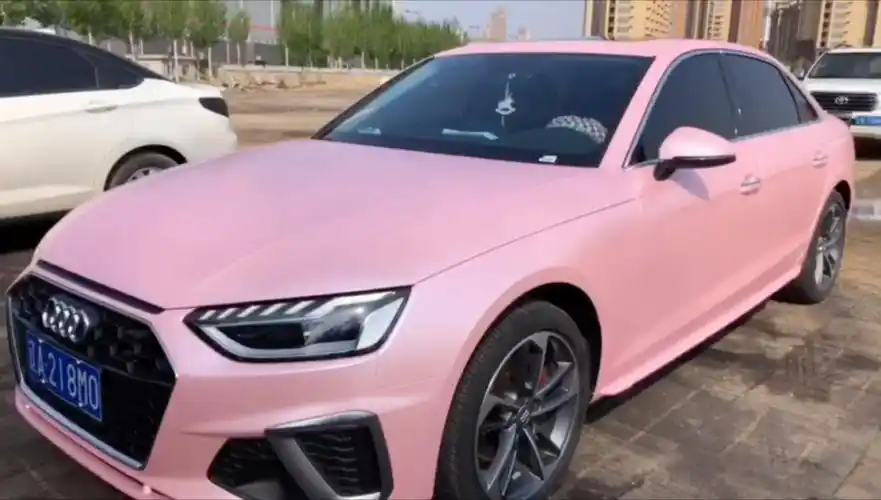 奥迪a4l 原车白色改电光樱花粉 吃鸡刺激战场同款 少女心爆棚99 原