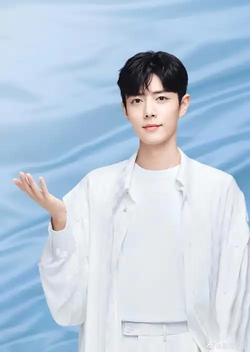 肖战又有刘海了##肖战白衬衣状态