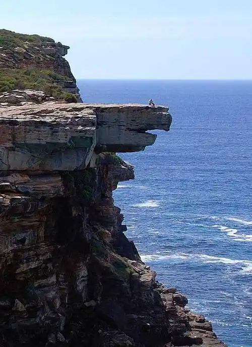 世界十大悬崖峭壁,中国有一处最让人胆寒!