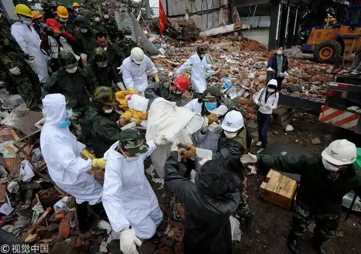 70个小时后,她被现场截断下肢成功救出,被人们称为汶川地震"最悲惨