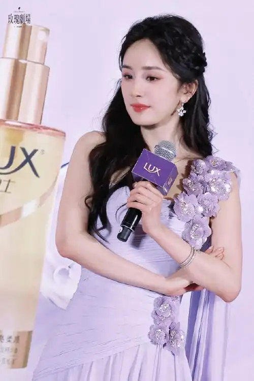 杨幂力士洗护发大中华区代言人##杨幂紫色截断眼妆