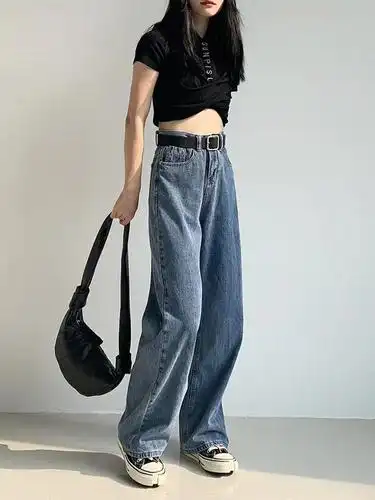 泫雅带火的牛仔阔腿裤是真的超美!属于人手必备的裤子啦.