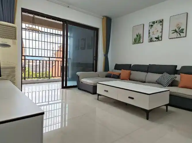 简约三房两卫出租