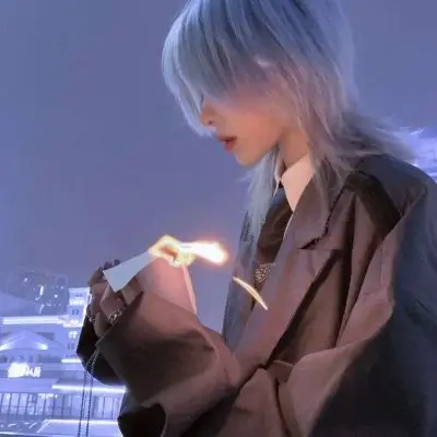 优质酷帅女生真人头像夜里有腐烂的梦梦里有重复的人