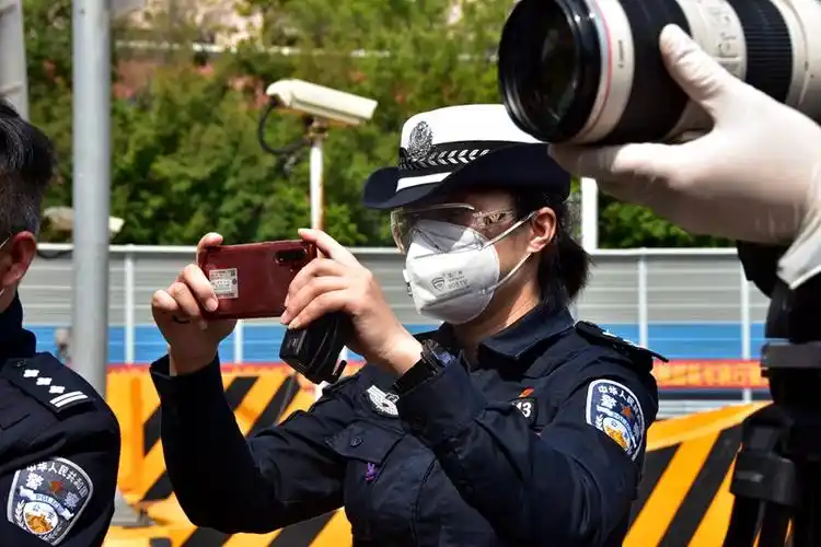 福田交警大队警花 为防疫汇聚"她"智慧 贡献"她"力量