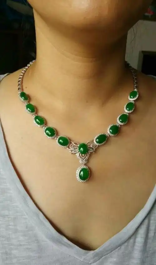 翡翠项链的价格可高达亿元?是什么因素影响了它的价格?