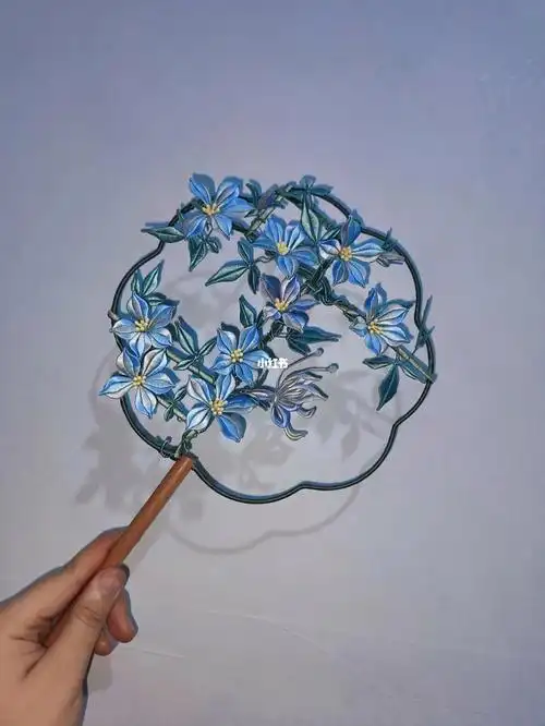 首次做团扇,感觉还不错,就是忘记调整造型了